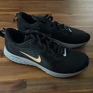 Nike sneakers women’s size 10